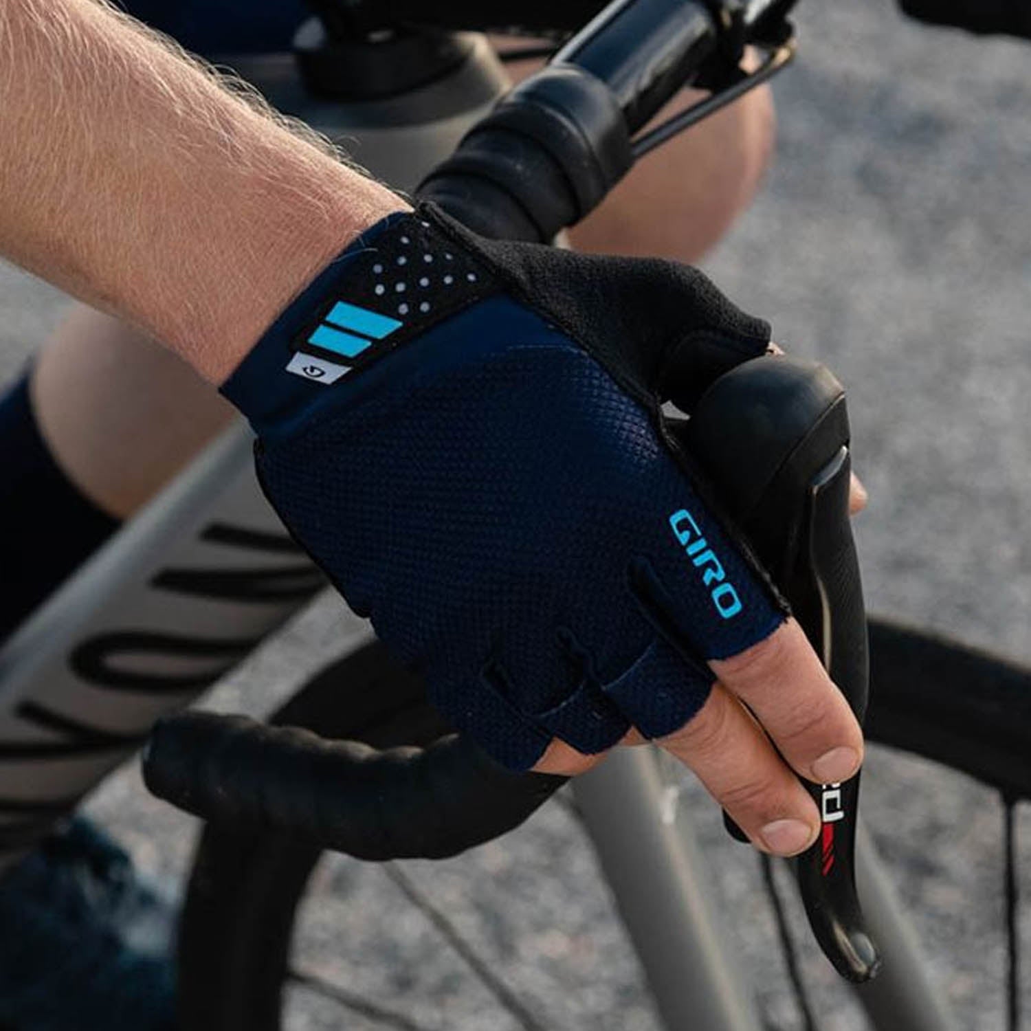 Giro Glove Monaco 2 Black - Ultimate Cycles Nowra