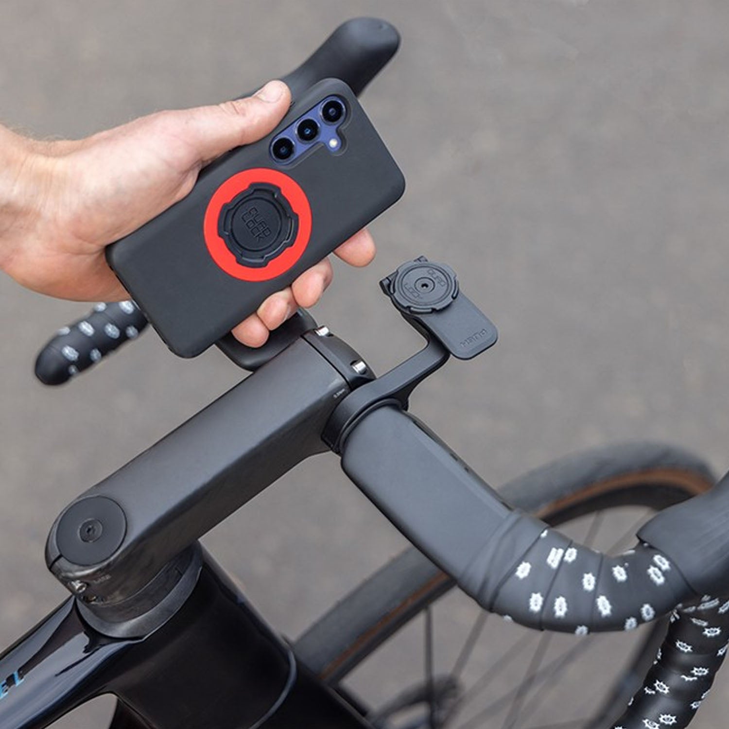 Quad Lock Out Front Mount Pro V2